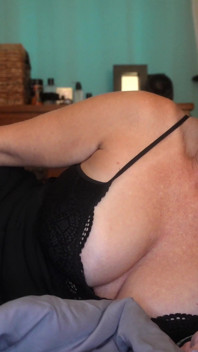 Ingetrokken bij stiefmoeder en we moeten een bed delen! Kymber Leigh