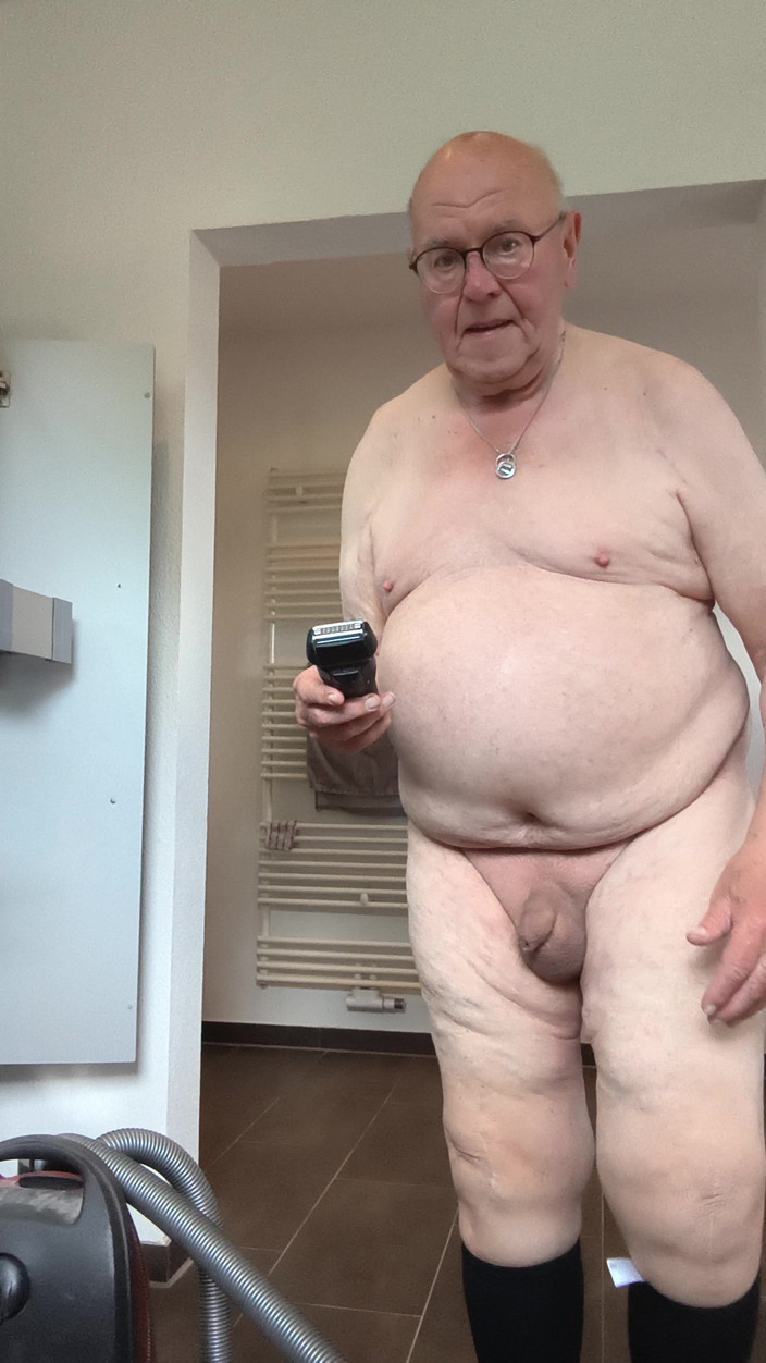 Karlchengeil: Shave and Suck