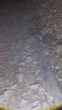 रात में लंबी पैदल यात्रा और मेरे ज्यादातर कपड़े उतारो