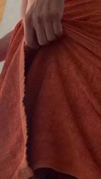 Saya ditangkap melancap semasa melihat seorang lelaki, blowjob deepthroat berair dan berkongkek