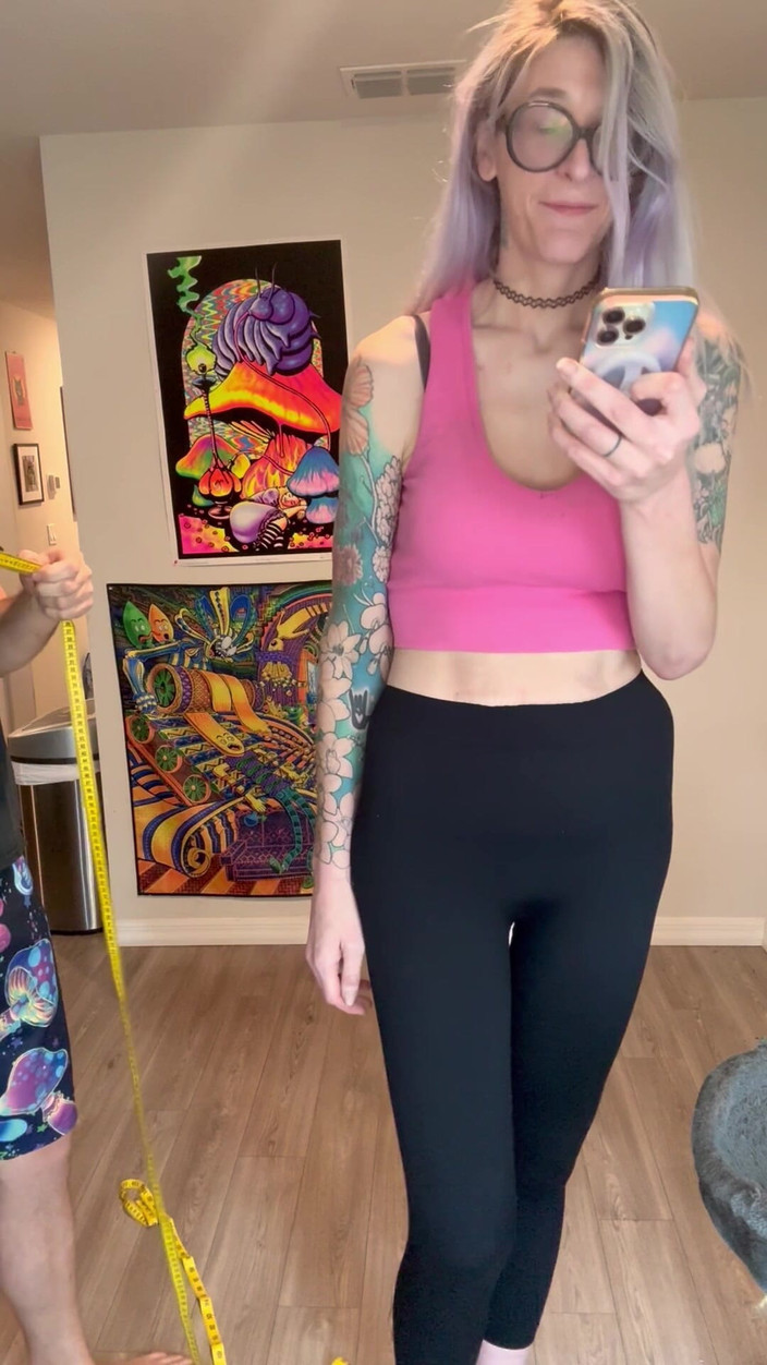 Peppermint Giantess: 67명의 여신의 전신 측정