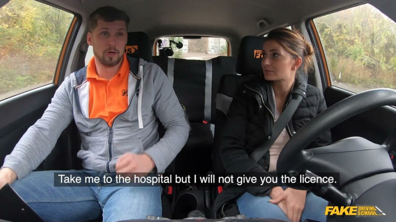 Fake Driving School: Școală de șoferi falsă - provocare Tictok live suge o pulă