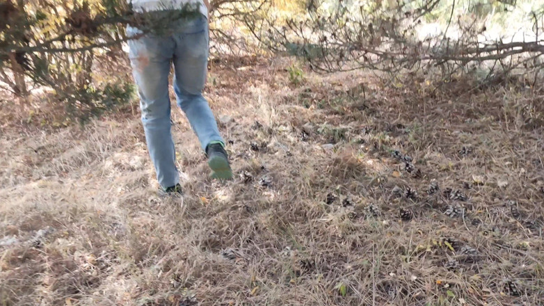 Miodelka: Zeer risicovolle pissende compilatie in het bos