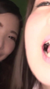 POV! Dopo il college, doppio bacio lesbico virtuale con Tsubasa Ichimiya e Ako Maeda