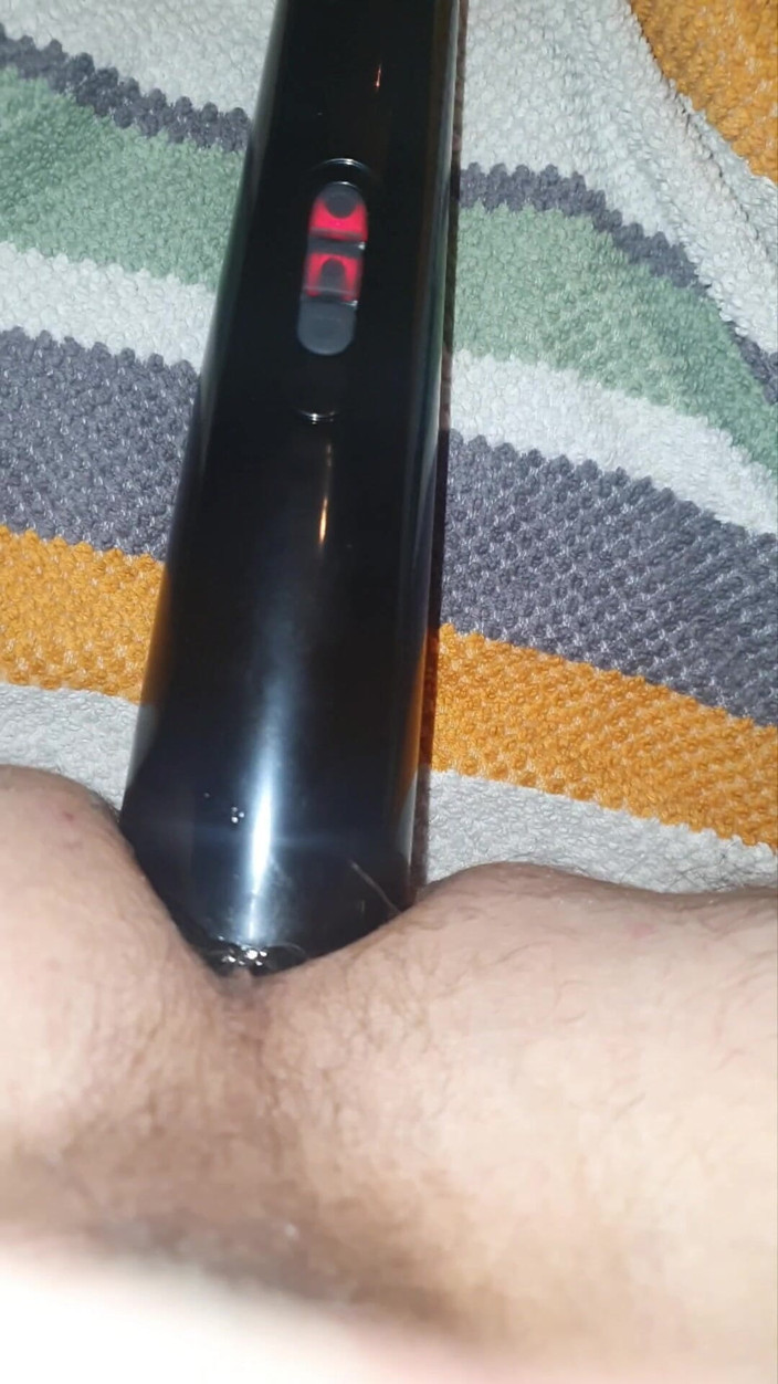 Analass: Ik berijd een dildo, natuurlijk, blauw, enorm