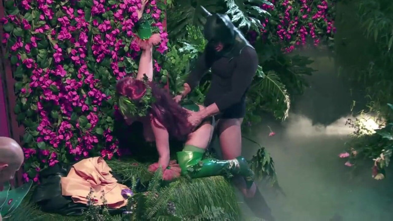 Fetish Desire: Feeën geneukt in de tuin
