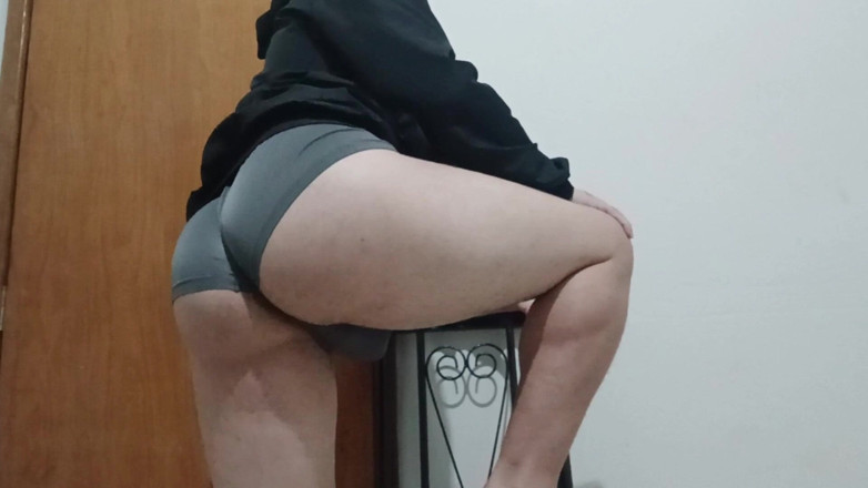 amateurbrazilian: shorts men meri moti gand dikha raha hai
