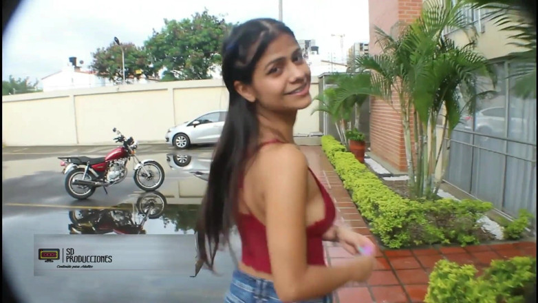 Britany: Bella bruna calda scopa il figliastro a casa - porno in...