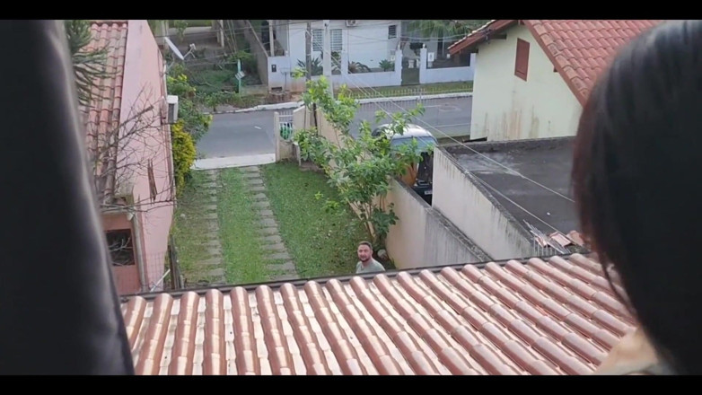 Kel Macettare: Se lo di al amigo de mi esposo mientras él estaba...