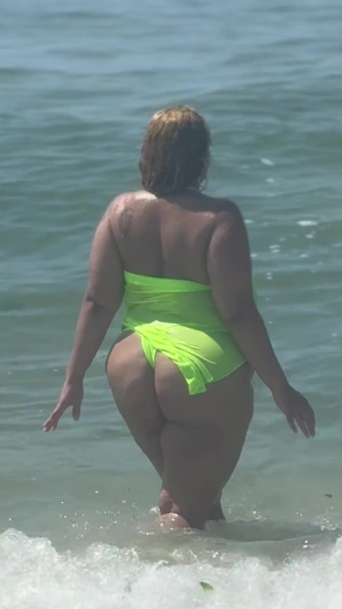PutiLing: Gros cul naturel - grosses jambes taquinent - aréoles à gros nichons - string -...