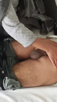 Stiefmutter gibt ihrem stiefsohn versehentlich viagra oder fickt ihn hart, bis sein arsch heraus kommt