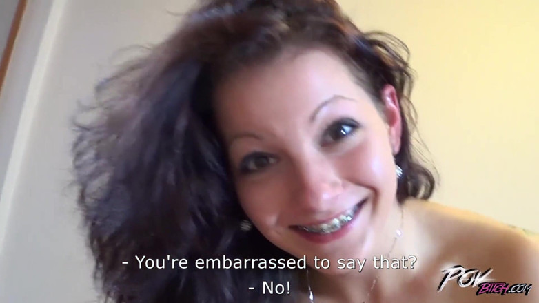 POV Bitch: Une salope brune de 20 ans en POV est venue essayer...