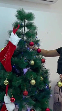 Le Doy Una Rica Follada a Mi Timida Hermanastra Como Regalo De Navidad Y Termino Follandola Muy Duro Con Mi Dura Polla.