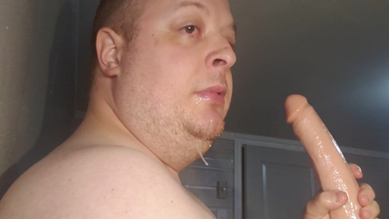 Charlieboy69: Глибокий заглот 10-дюймового королівського члена, елітний ділдо