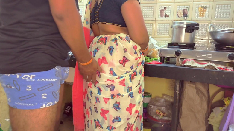 Your_Suman: Üvey annenin yemek pişirme işinde yardıma ihtiyacı var