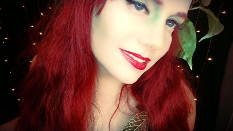 Scarlet Vixen: Mistressrix Ivy öpücüğüyle seni zehirliyor (wmv)