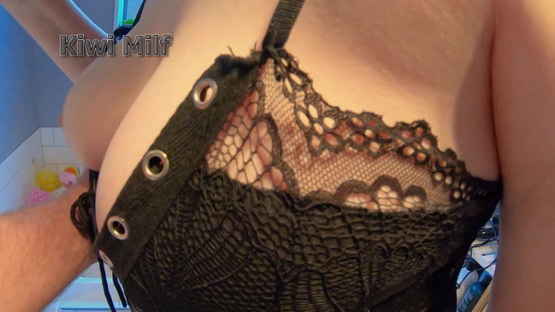 Kiwi Milf: Hete seks met man van de beste vriend