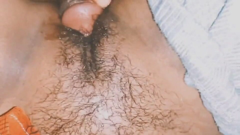 Your nisha bhabhi: Saat suamiku lagi nggak di rumah, dia melepas air memeknya...