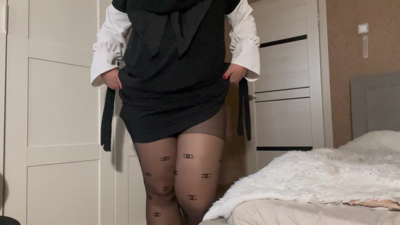 Lux Eva: 继母向继子展示连裤袜