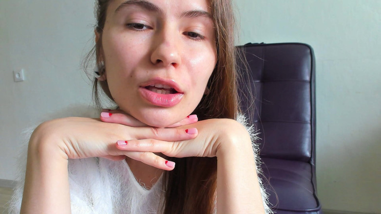 Rarible Diamond: 顎の下に手を当てて