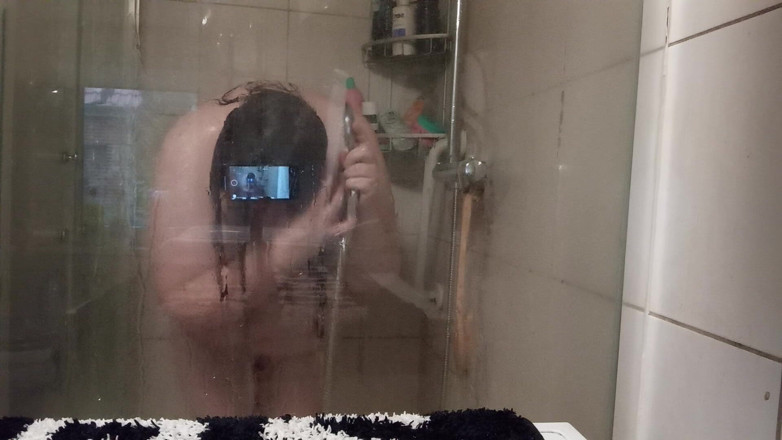 tammara big: I'm Taking a Nude Shower