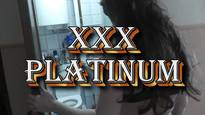 XXX-Platinum: Golden Rain. Kencing. Kencing. MILF cantik dengan rambut panjang kencing...