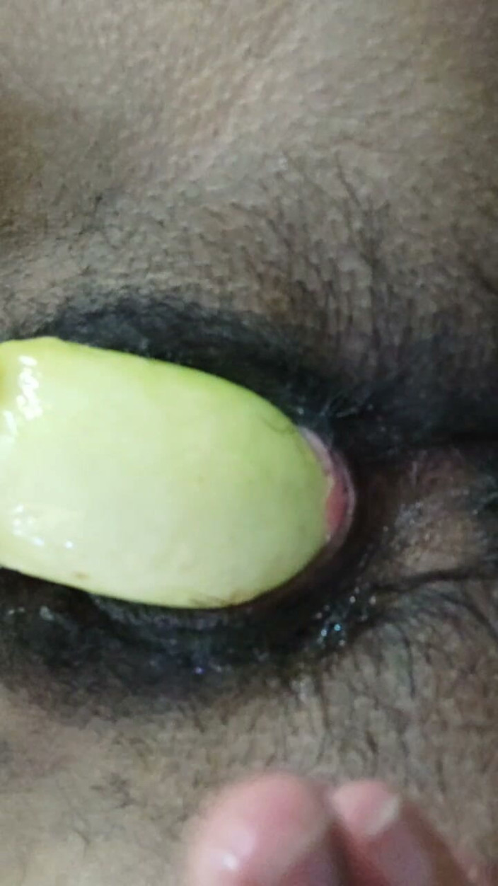 Nidhi_lovesall: デシのホットな女の子、キュウリが膣に入ってる