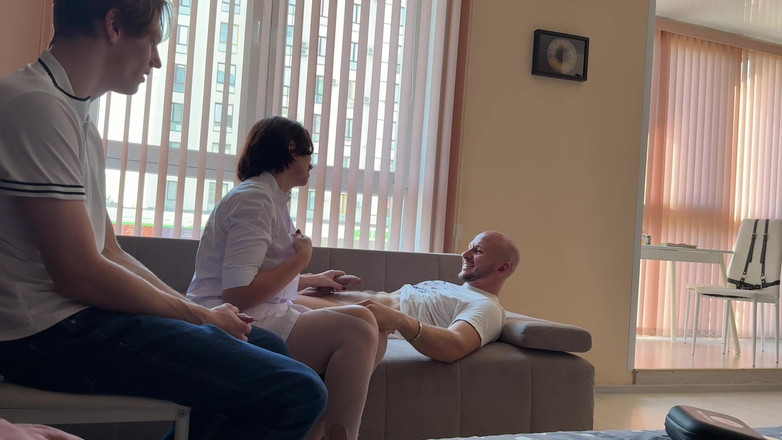 ANGELA_LADY: 而且医生不是真的!!!