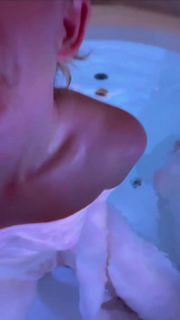 Blonde Tiener Blaast Lul in De Draaikolk! Hitsige Gezichtsbehandeling Voor De Slet!
