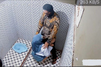 Jamsen: Profesores y estudiantes en baños públicos