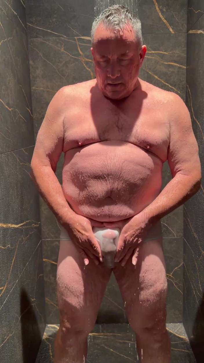 GottaLuvBB: Cinta Rakaman di Bilik Mandi