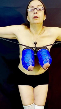 Video rekaman seks bondage warna biru hd