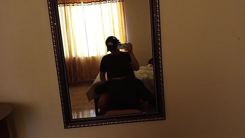 Moo DBOXXX: 시골에서 온 18살 짜리 친구가 우유를 짜고 싶어하고, 남친이 밭에서 일하고, 그는 어떤 자지도 모른다