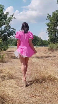 Eine Sklavenschlampe Zeigt Ihren Rosa Arsch Auf Der Autobahn