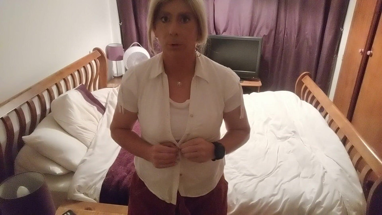 NikkiGee: Lady in White