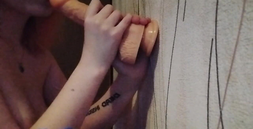 Miss_Kaprizzz19: Nieśmiała dziewczyna ssie kutasa, Czy lubisz sposób, w jaki to...