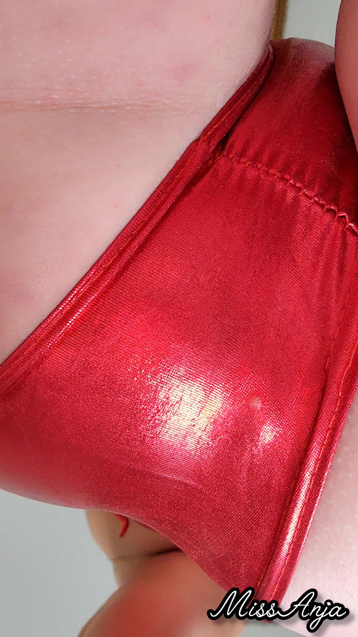 MissAnja_FH: Mis pedos burbujeantes más húmedos en primer plano rojo