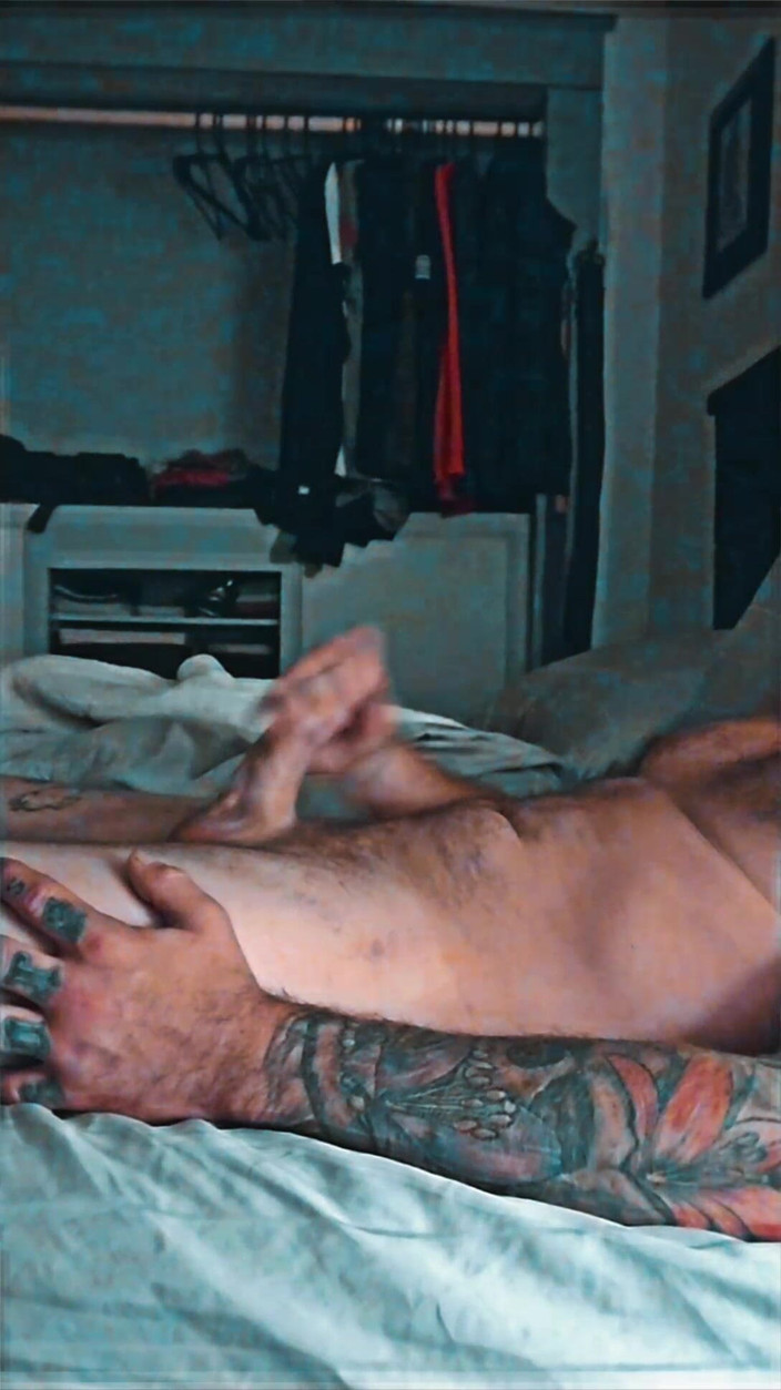 Naughty Daddy: मेरे लंड को तब तक सहलाना जब तक मेरा वीर्य नहीं निकल जाता