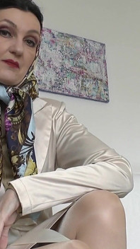 Hoje, você vai se masturbar com um lenço de cabeça! Senhora Victoria Valente