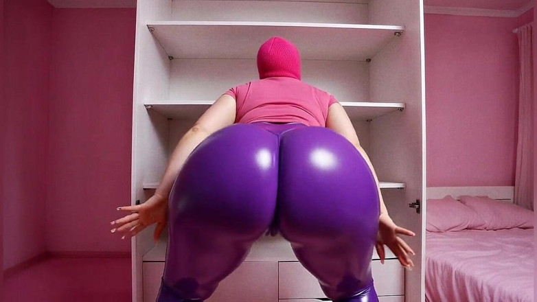 Xprohibidox1: Leggings roxas prestes a explodir por causa da bunda grande