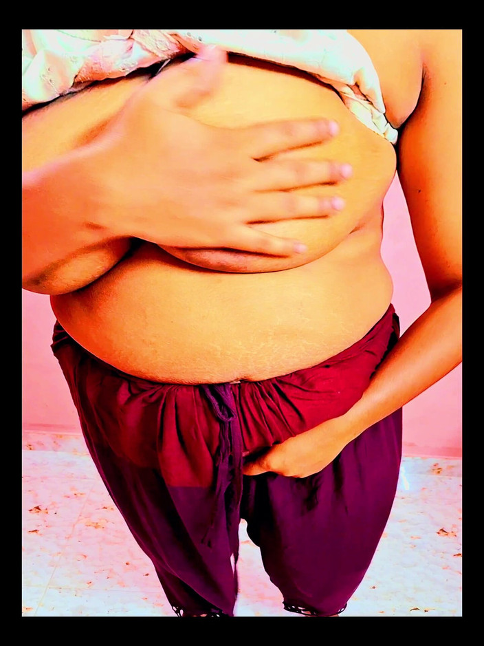 Nazmabd: Buah dada besar berusia 25 tahun menunjukkan dan pantat besar