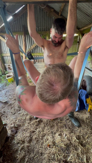 The tall Brit: 高挑的英国女郎干农民sam