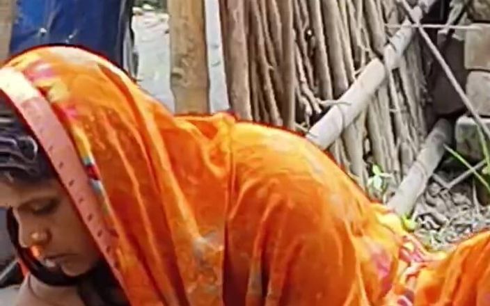 Xxxirc: Ấn Độ sexy sonakshi bhabhi tắm khỏa thân ngoài trời