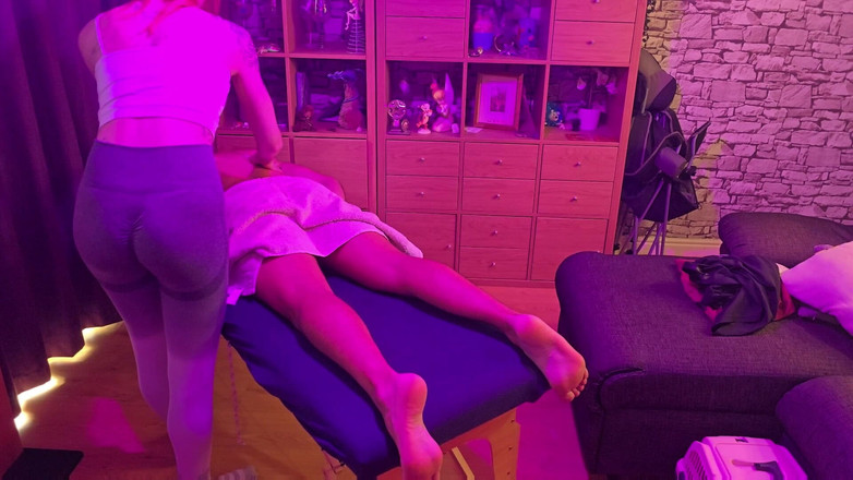 MassageRoomX: मैंने Cici के होम मसाज स्टूडियो का दौरा किया