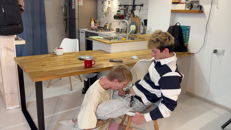 Ethan Lestray: Cute Guy Gave His Friend a Blowjob with a Big...