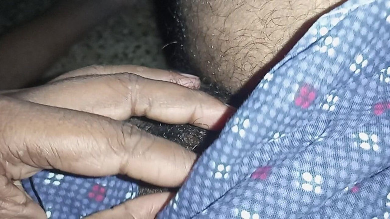 Sweet Indian cock: 인도 소년 야외에서 인형 보지 따먹기