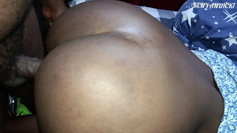 Kenyan Dick: 寝る前のアフリカのカップルの夜のセックス