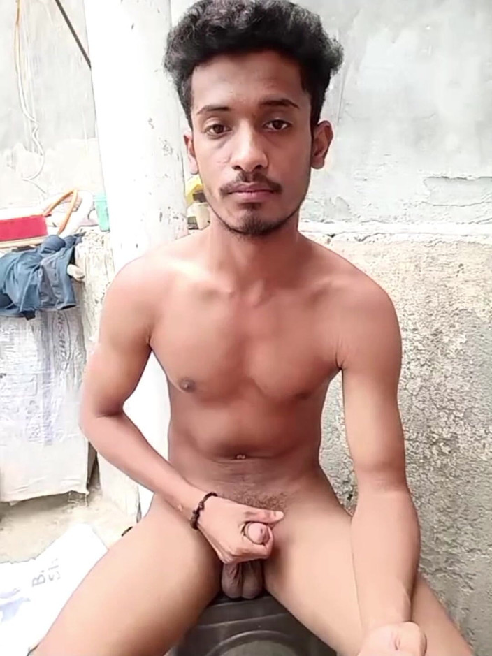 Curlyboy: インドの若い男が角質で自慰し、射精&amp;お尻の穴をウェブカメラでフルヌードで見せる