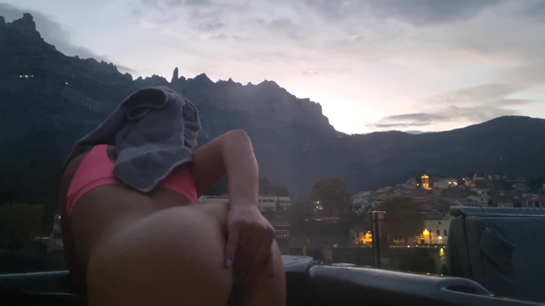 TheloveStory: Vnadná teenagerka masturbuje kundičku až do orgasmu ve vířivce