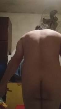 Crown Bouncing Ropes Naked Impresses with Cute Ass